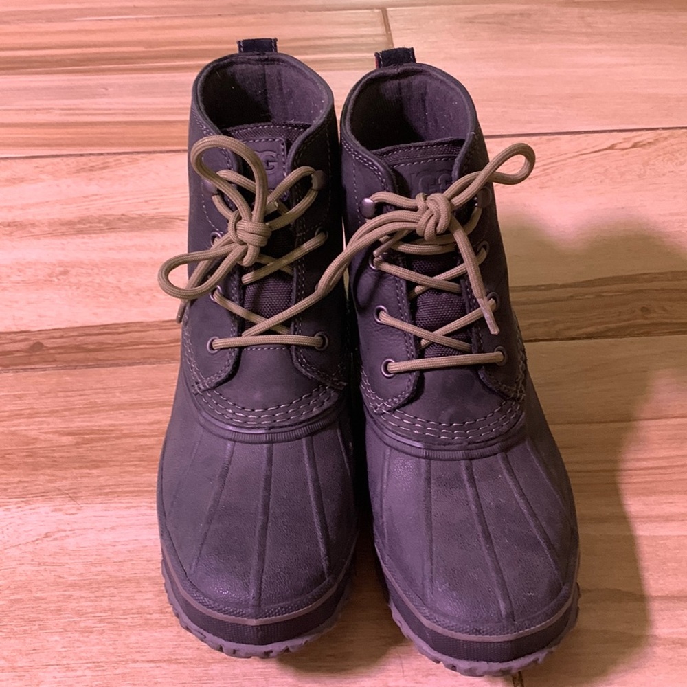 Men’s Ugg Zetik Chukka Black Leather Duck Boots Winter Size 8.5